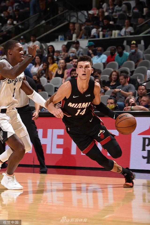 快船后场常 快船后场常