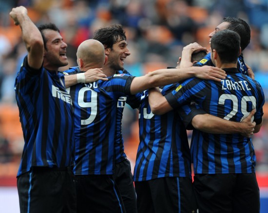 地给侧翼 地给侧翼